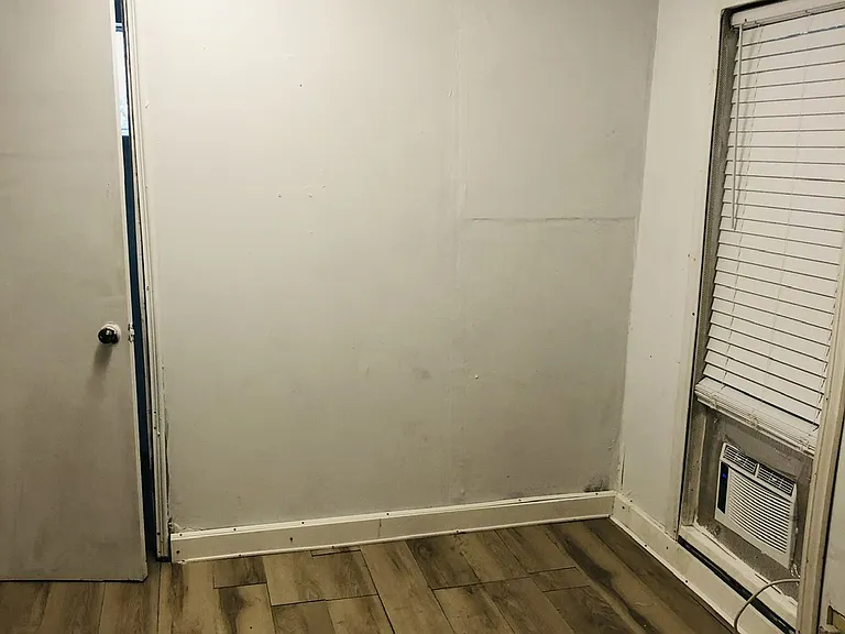 116 W College St — Photo 2