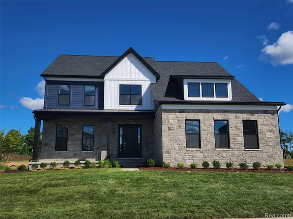 2200 Somerset Ln, Commerce Township, MI 48382