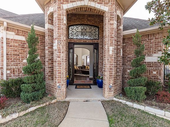 2nd image of 8405 Forest Glenn Ct