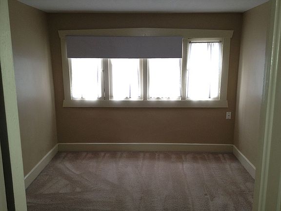 3rd image of 851 E Princeton Ave