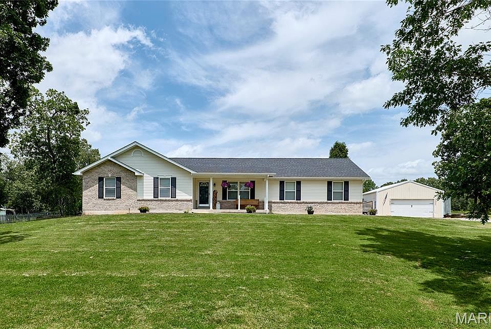 1st image of 205 Hickory Farms Dr