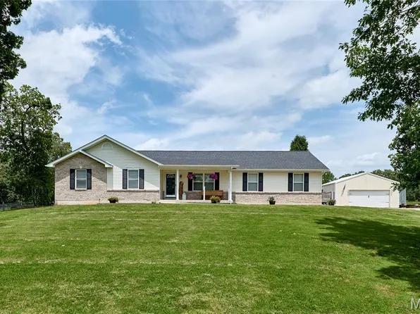 205 Hickory Farms Dr, Hawk Point, MO 63349