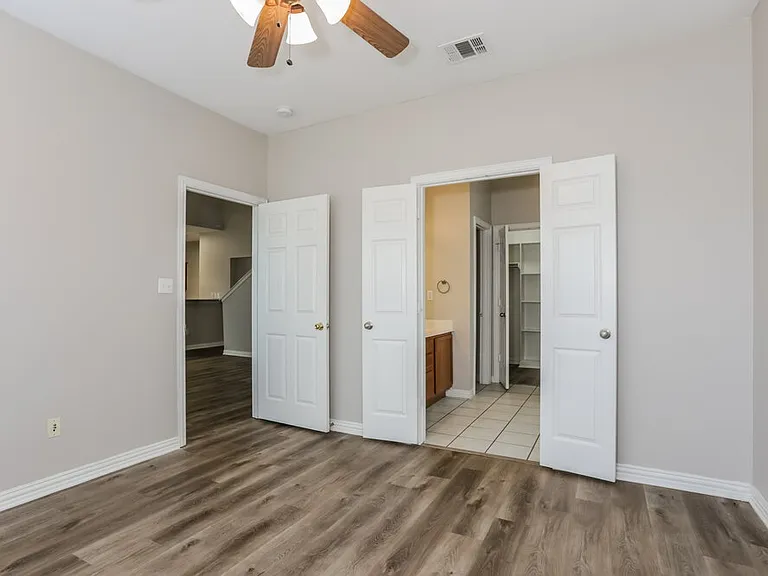 2407 Creekwood St — Photo 11