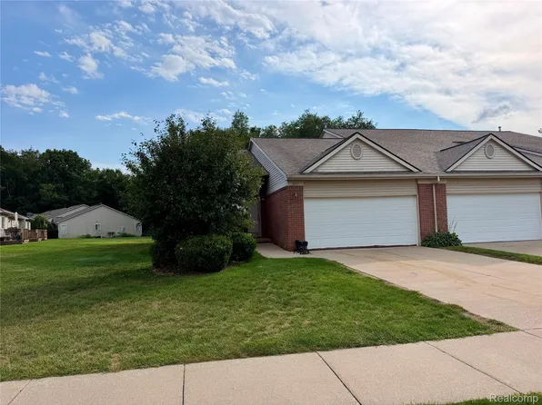 2251 Crystal Crossing Dr #12, Howell, MI 48843