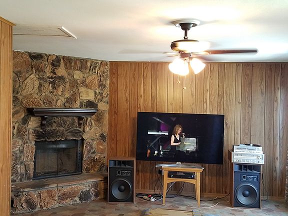 5th image of 627 Elaine Dr