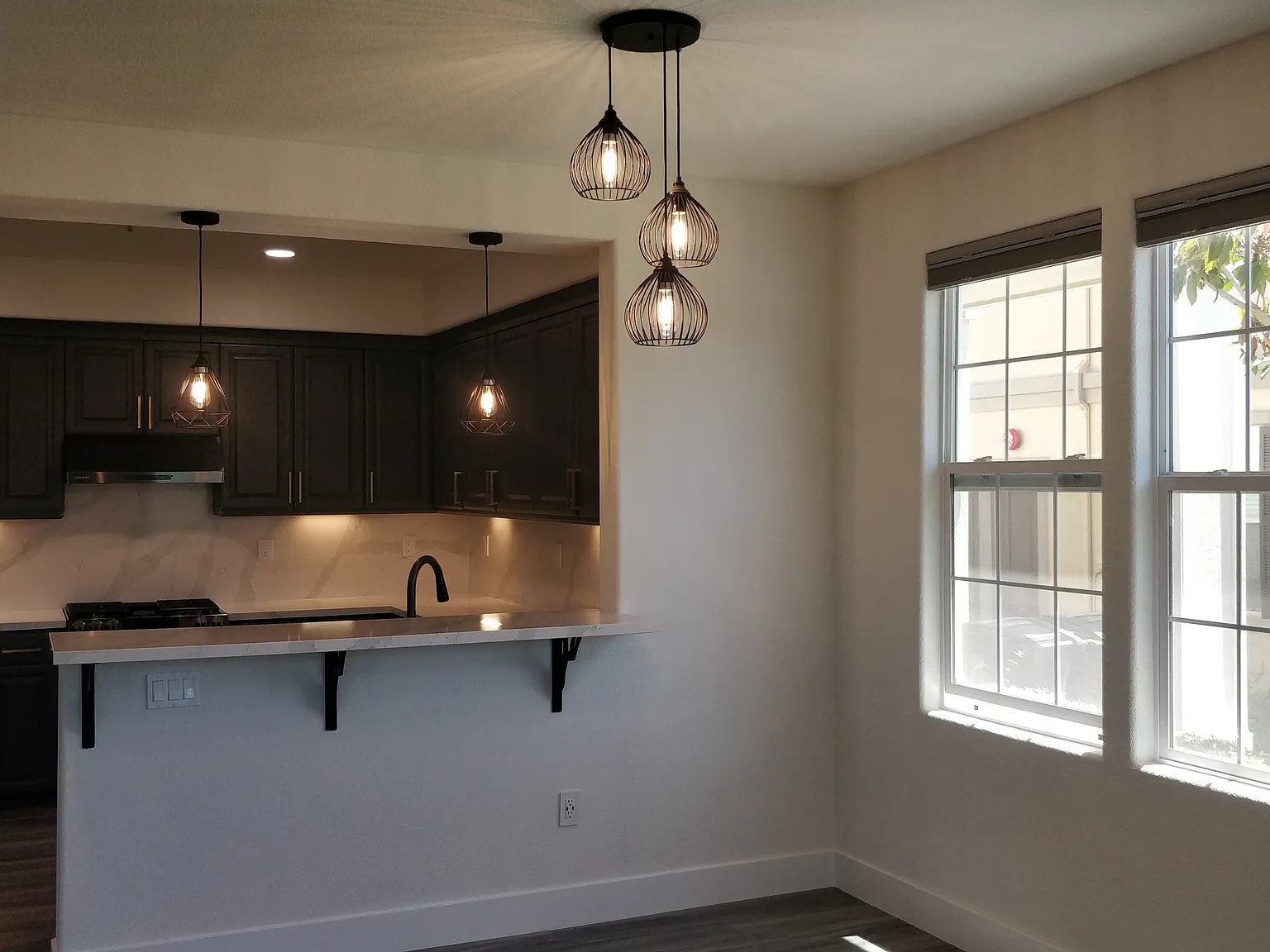 4 bed, 1892 sqft, $5,300 — Photo 3