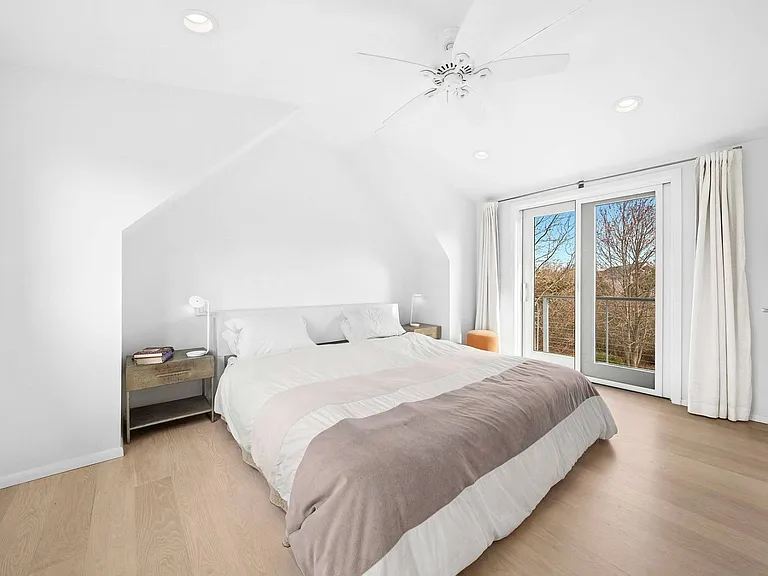 43 Beach Ave — Photo 14
