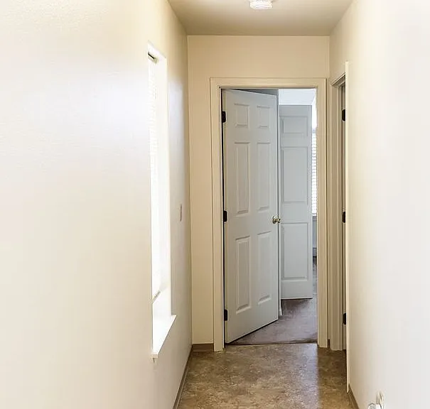 1038 W C St — Photo 6