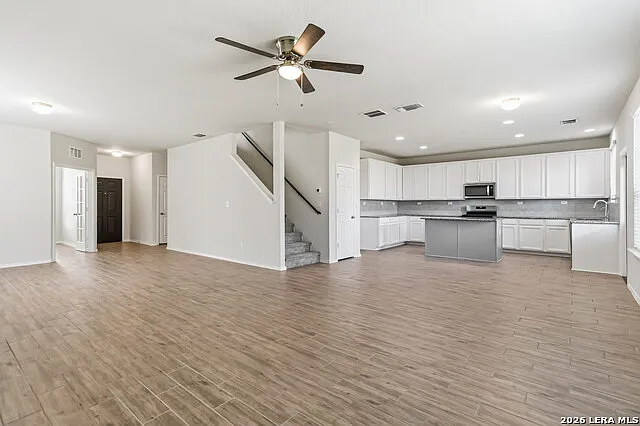 4 bed, 3.0 bath, 2601 sqft, $2,900 — Photo 4