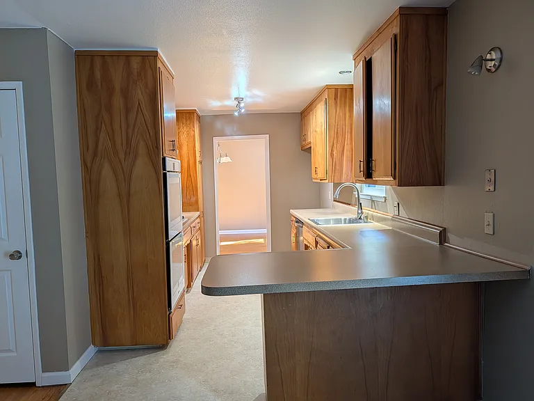 613 Whitehall Cir — Photo 7