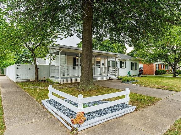 3rd image of 493 Barkley Dr