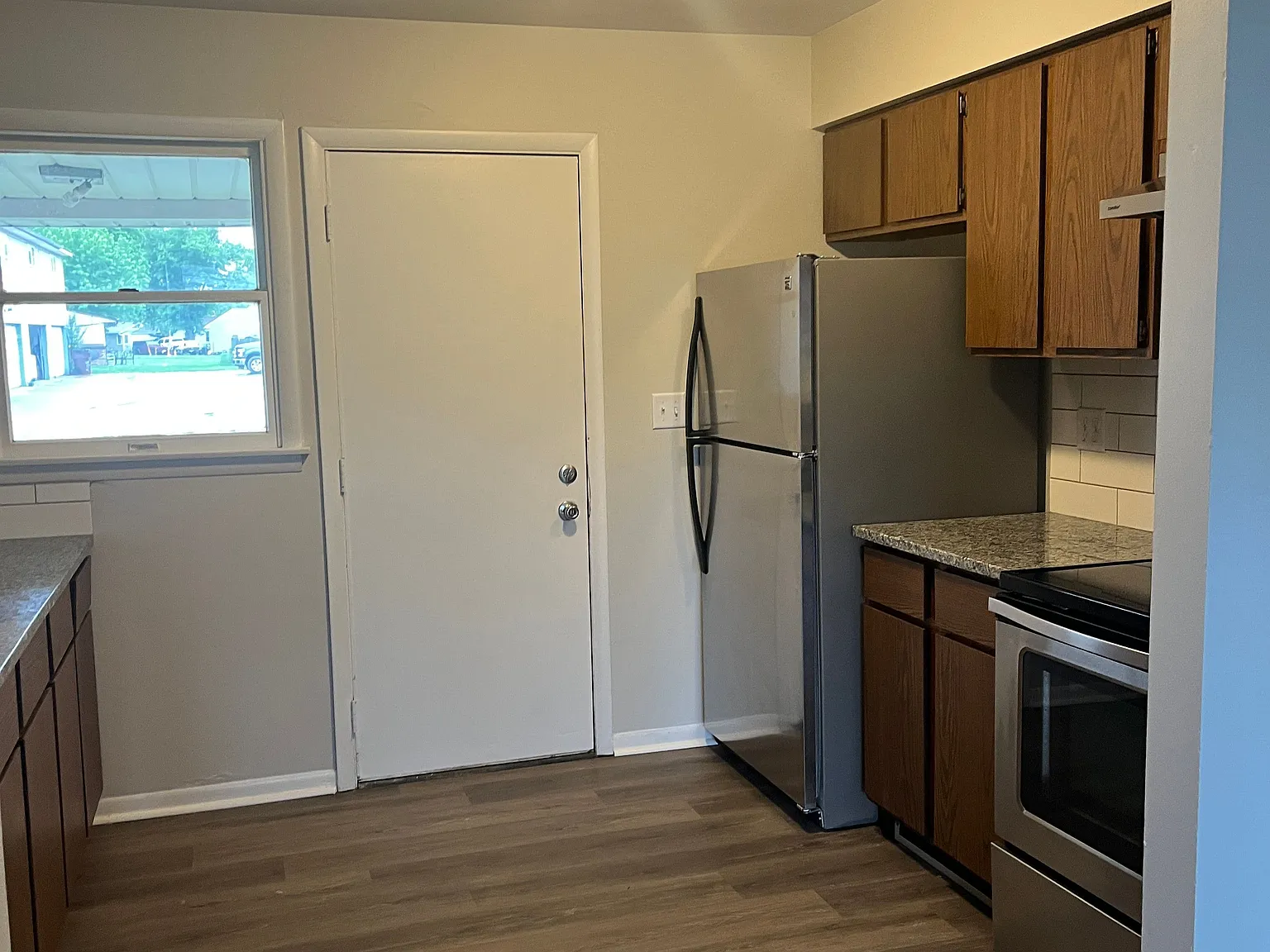 2 bed, 2.0 bath, 900 sqft, $1,200 — Photo 2