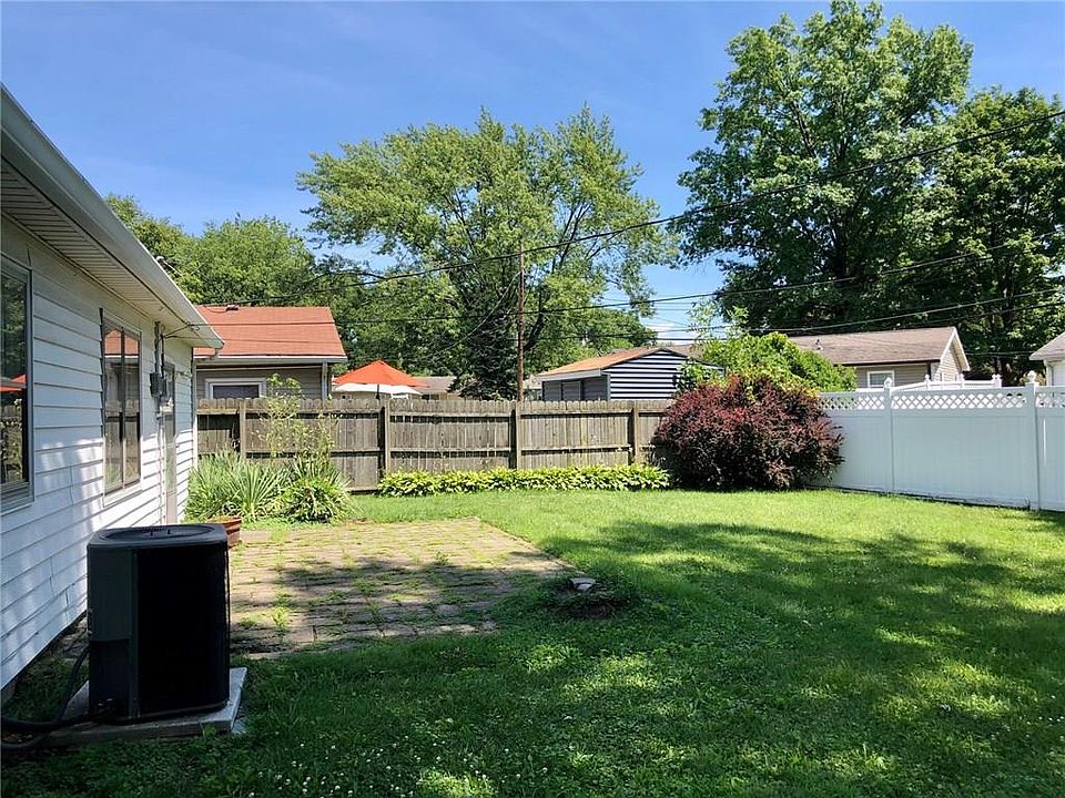 2nd image of 7837 Ridgewood Dr