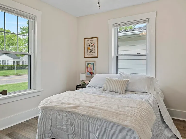 1539 W Monroe St — Photo 2