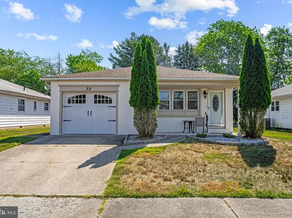 32 Liberta Dr, Toms River, NJ 08757