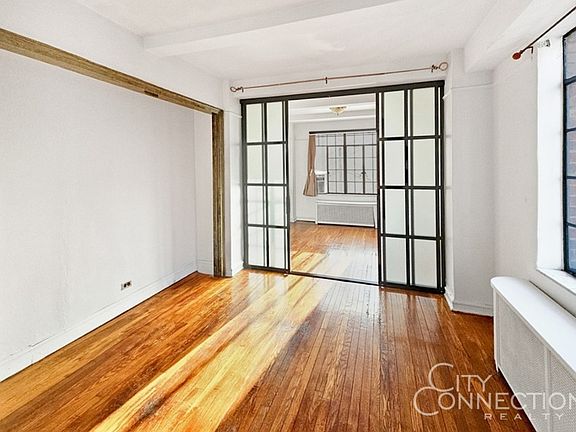 4th image of 320 E 42nd St APT 1910