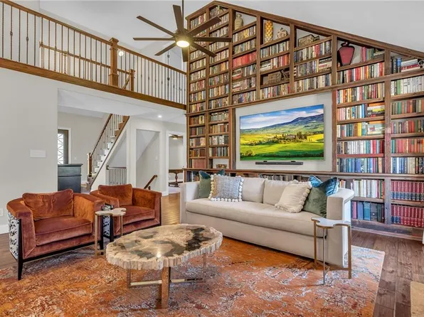 4920 Wells Dr, Roeland Park, KS 66205