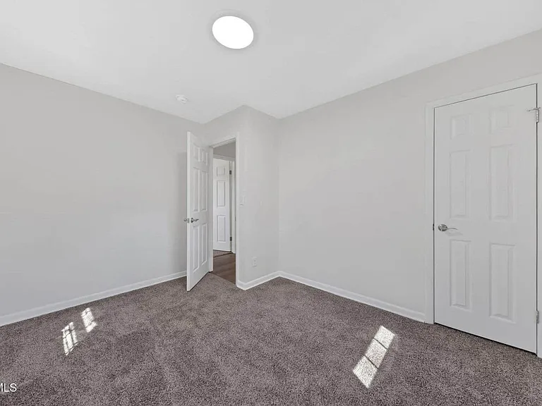 528 Parrish Ln — Photo 11