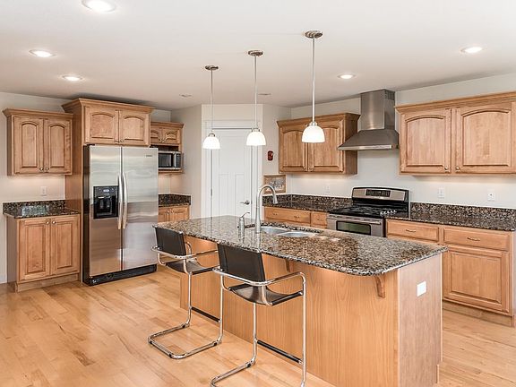 4th image of 2611 Hollyberry Dr