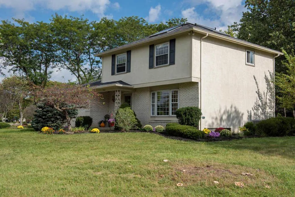 3946 Ravenwood Dr photo 1