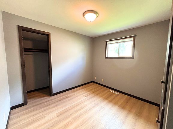 4th image of 822 Menomonie St #822