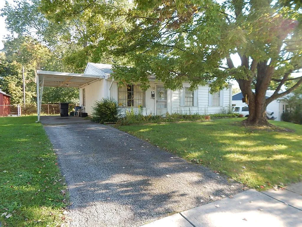451 Park Ln photo 1