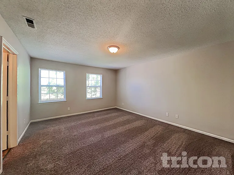 2117 Westmere Dr — Photo 8
