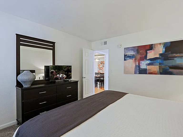 740 W Elm St #116 — Photo 10