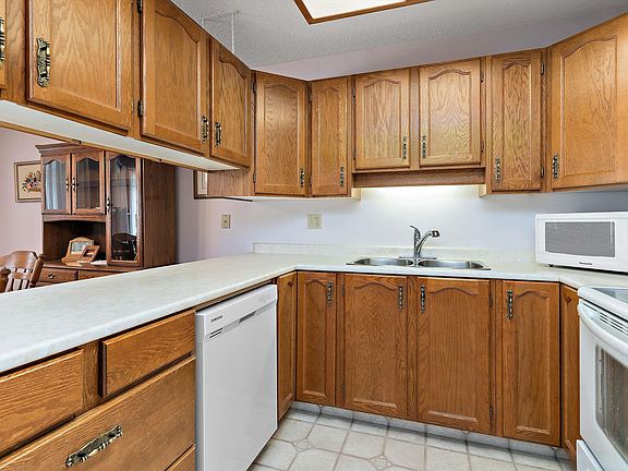 5th image of 17404 Callingwood Rd NW