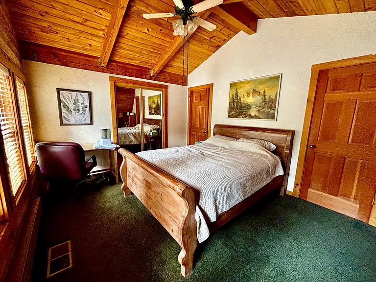 Bedroom 2 - Queen Bed