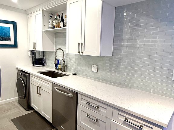 5th image of 689 NE 6th Ct APT 304