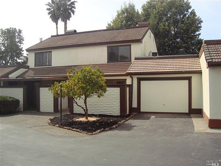 1st image of 67 Vineyard Cir