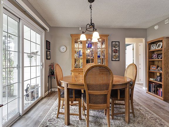 5th image of 3052 NE Lincoln St