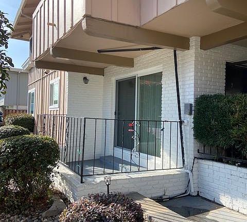 2nd image of 850 Roble Ave APT A