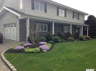 105 Thornwood Rd, Massapequa Park, NY