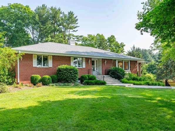 366 W Cartwright Ln, Oregon, IL 61061