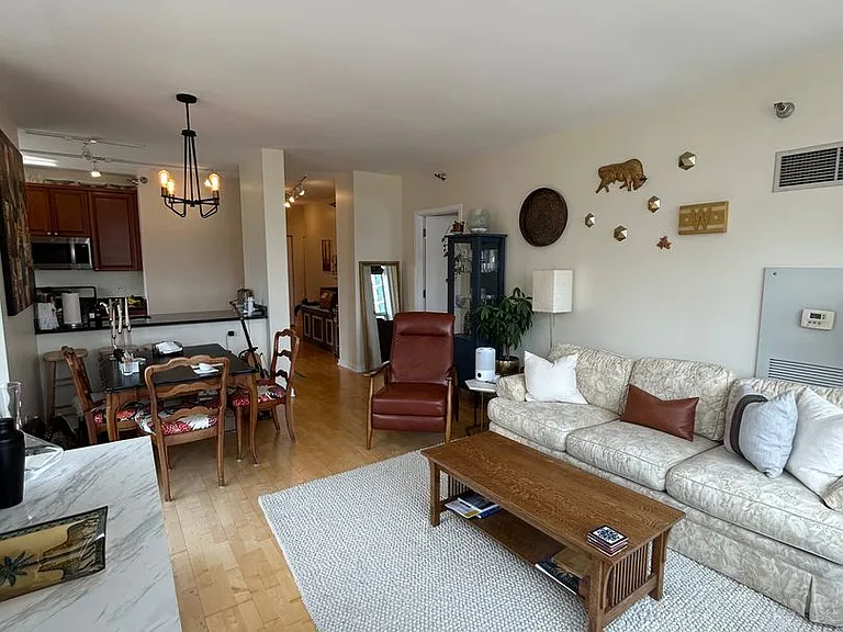 330 W Grand Ave #1701 — Photo 2