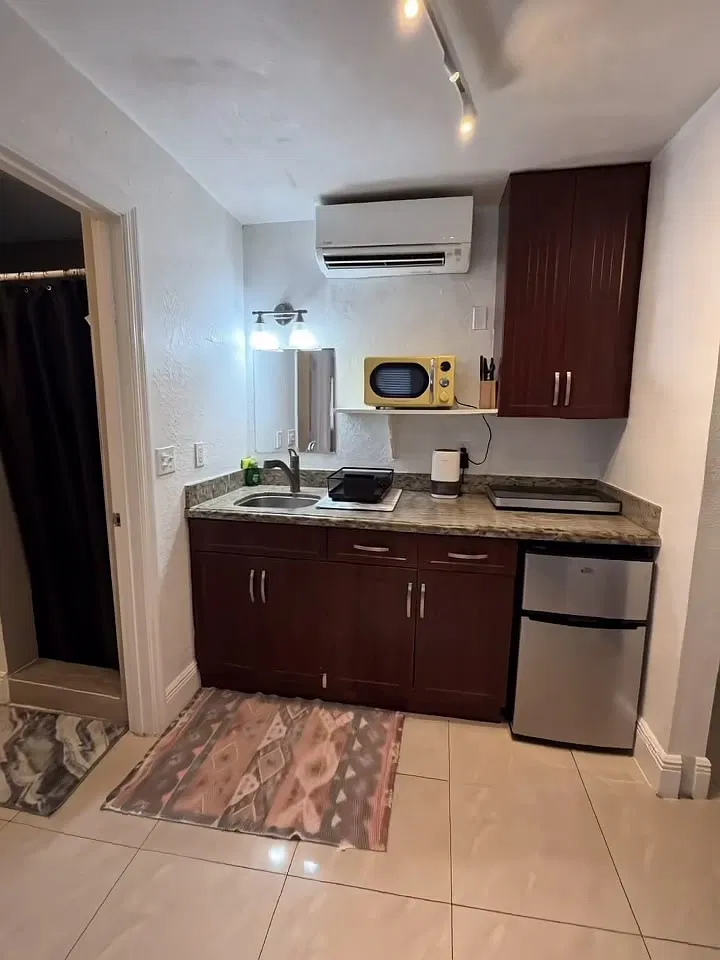 Studio, 300 sqft, $1,650 — Photo 2