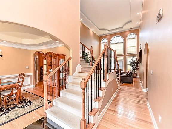 4th image of 118 Chatworth Ln