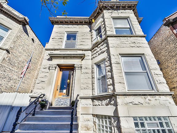 2nd image of 1610 W Waveland Ave