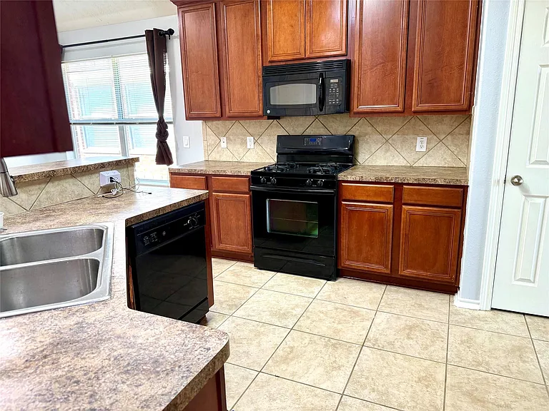 6826 Chester Oak Dr — Photo 15