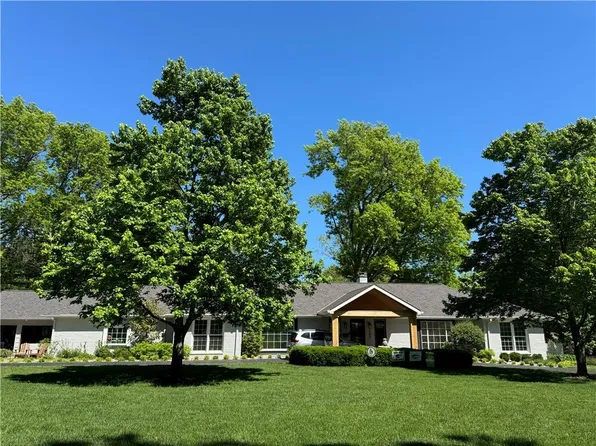 9801 Mohawk Ln, Leawood, KS 66206