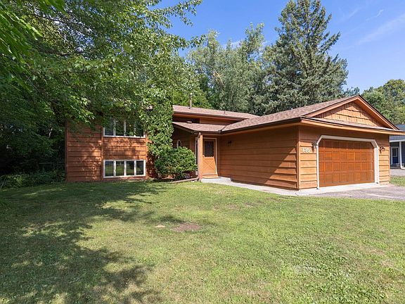 3rd image of 135 Pleasant Ln E