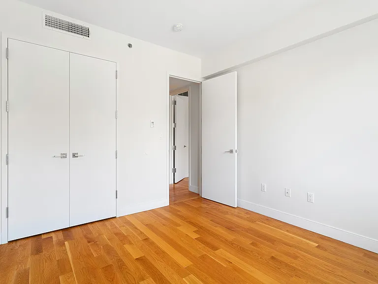 2727 Henry Hudson Pkwy W #504 — Photo 10