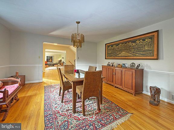 3rd image of 606 Parker Ct
