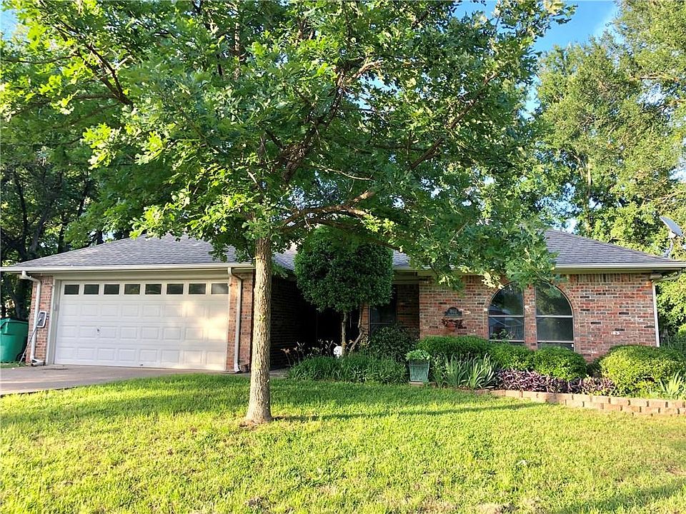 1st image of 1903 W Spanish Oak Dr