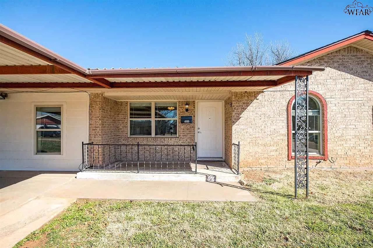 3 bed, 2.0 bath, 1568 sqft, $1,995 — Photo 4