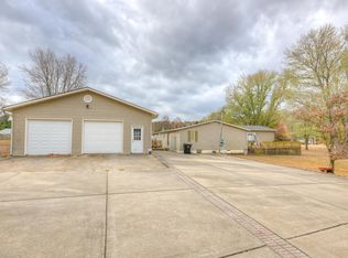 117 Riverview Dr, Anderson, MO 64831