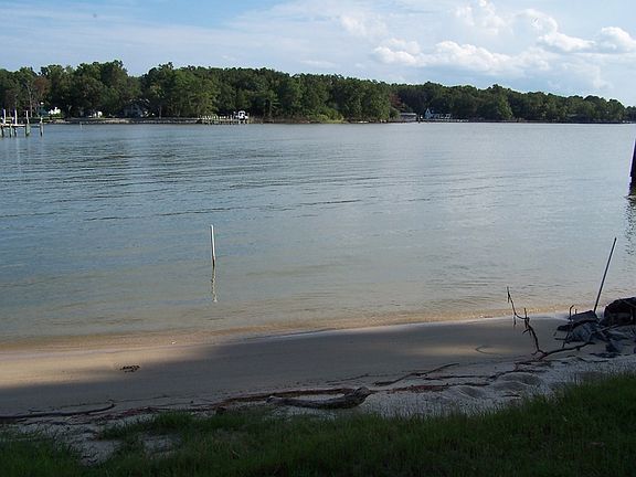 3rd image of 336 Potomac Shore Dr
