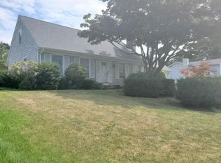 230 Summit Dr, Cranston, RI 02920